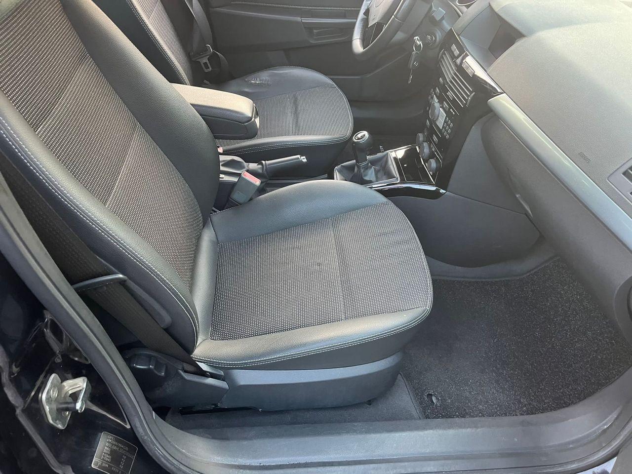 Opel Astra 2009 — photo 9