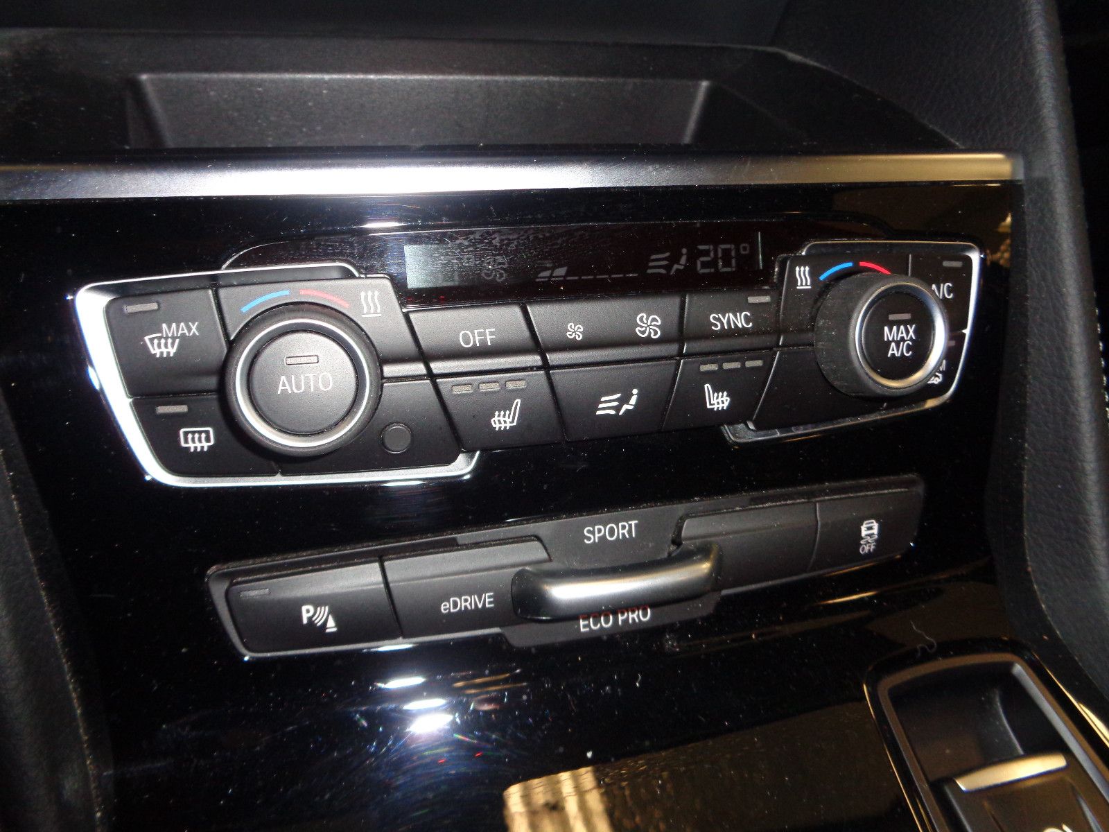 Fahrzeugabbildung BMW 225 Active Tourer 225xe Sport Line / NAVI /