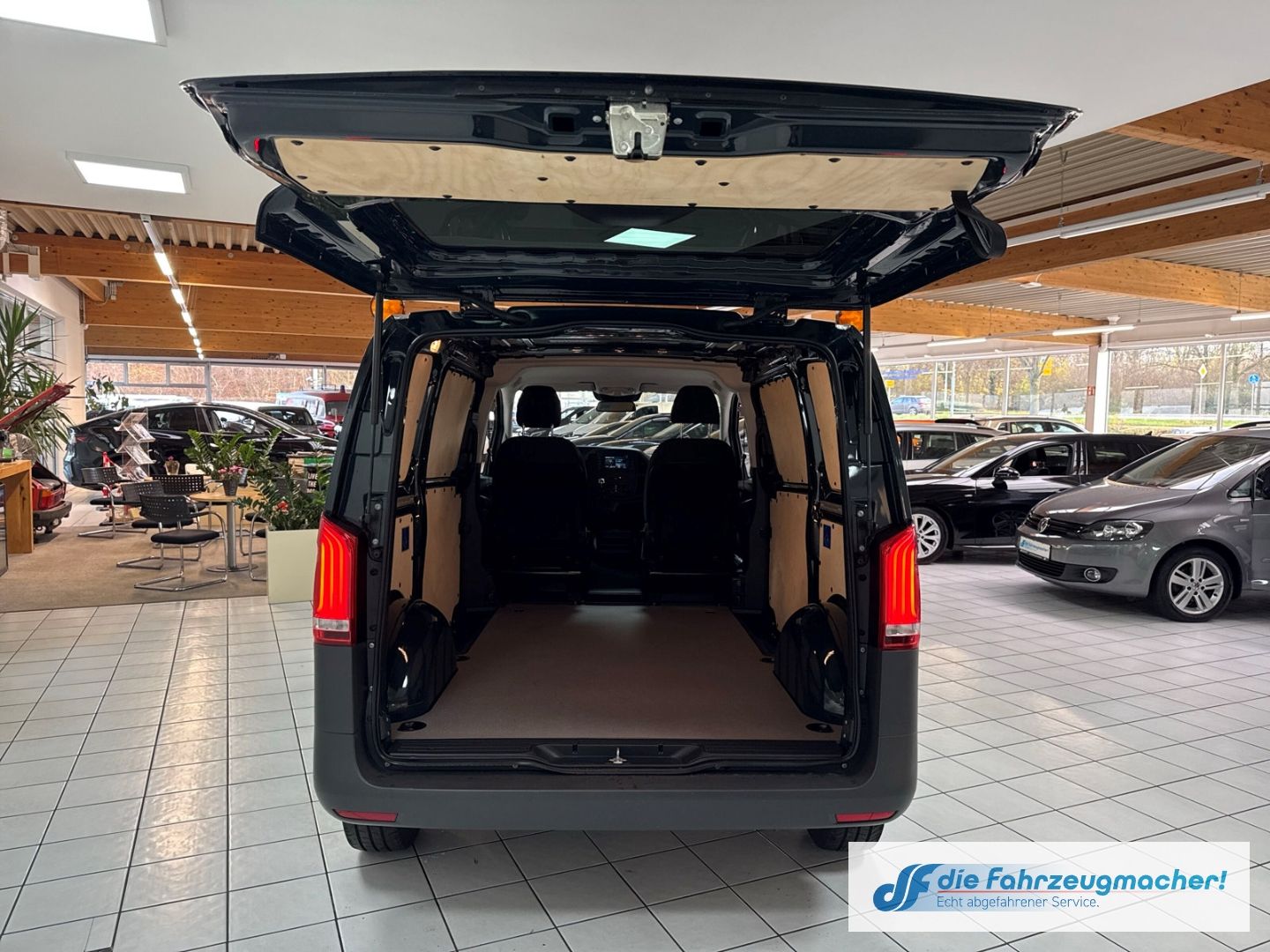 Fahrzeugabbildung Mercedes-Benz Vito Kasten 114 CDI FWD kompakt LED Blendfreies