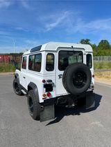 Land Rover Defender 90 Top Zustand Scheckheft 1. Vorbesitze - Land Rover Defender aus 2014