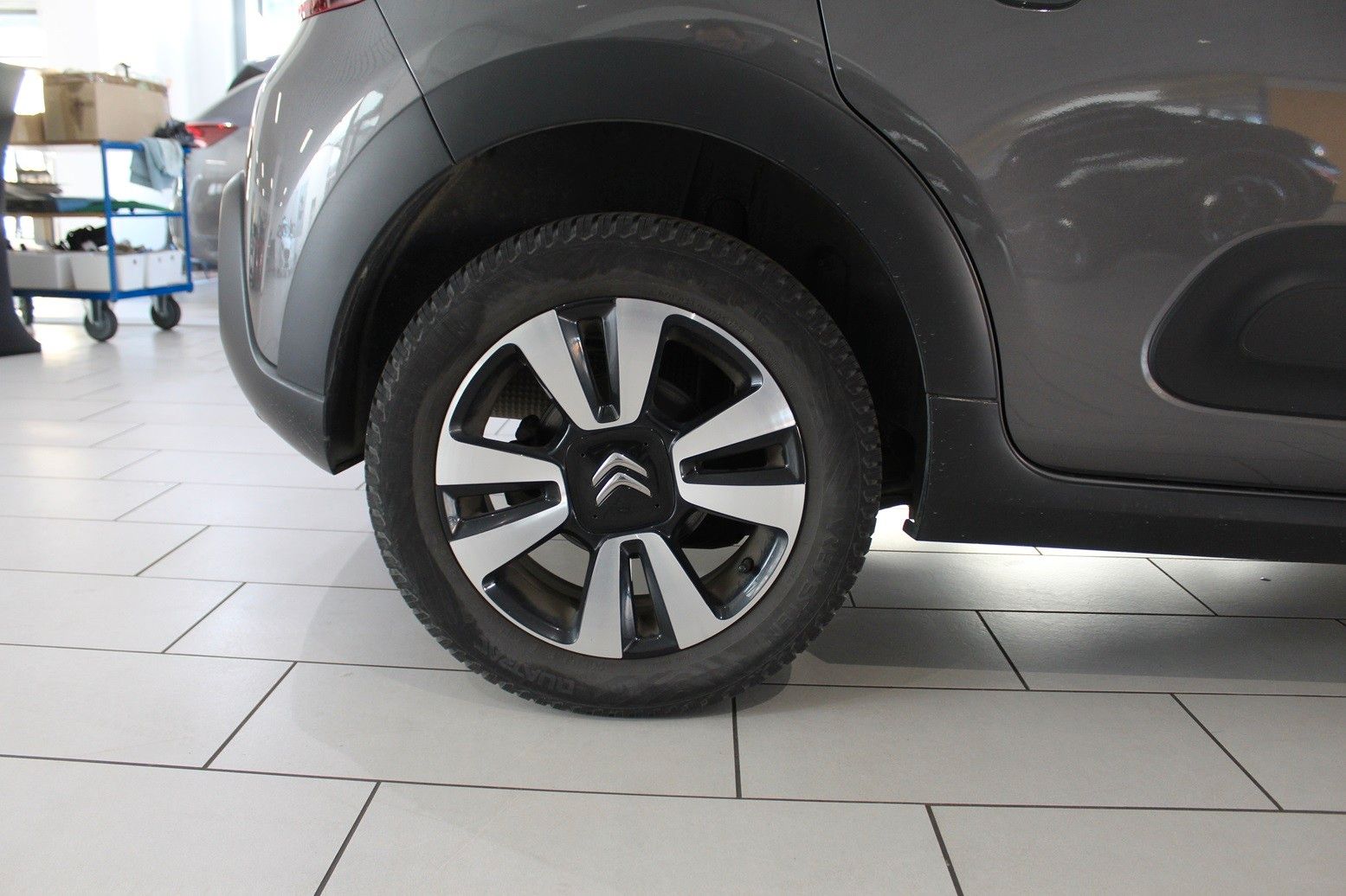 Fahrzeugabbildung Citroën C3 Shine Pack 1.2T NAVI/LED/PDC/TEMPOMAT/DAB+