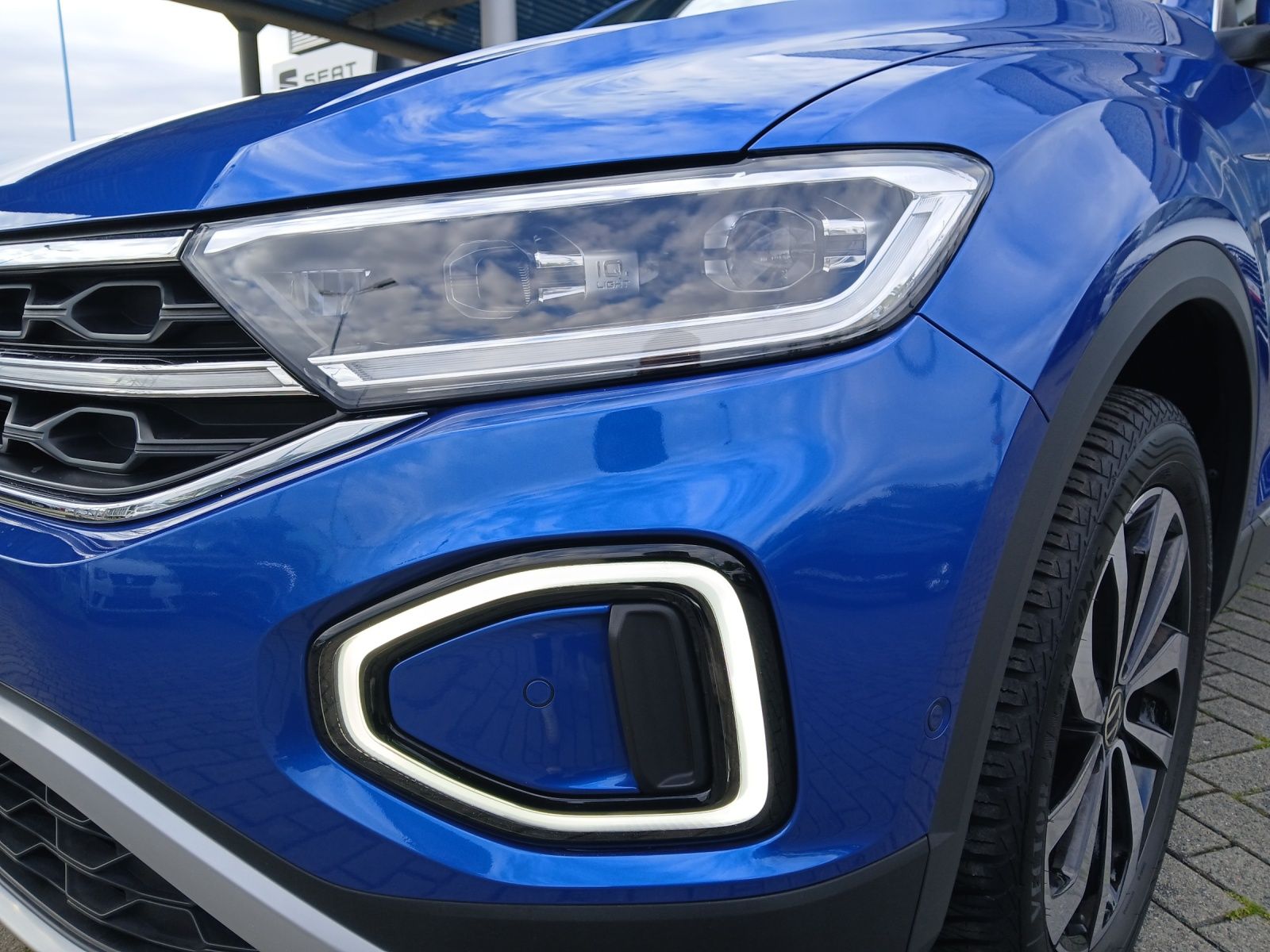 Fahrzeugabbildung Volkswagen T-Roc TSI Style Matrix AHK Kamera ACC Keyless Na