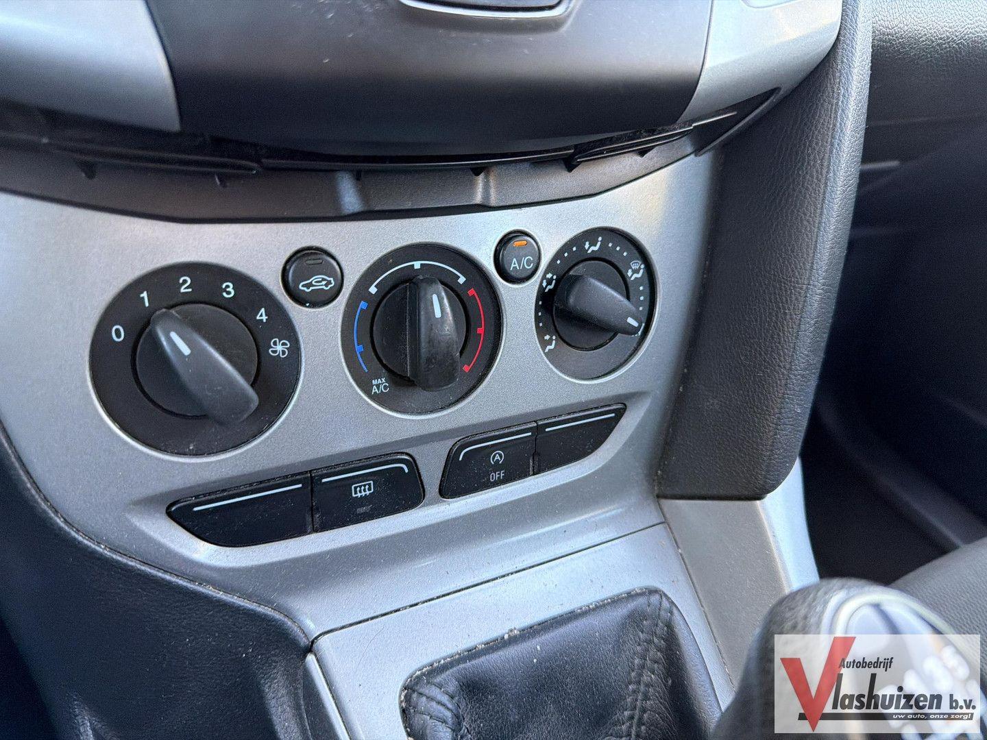 Ford Focus 2012 — photo 14