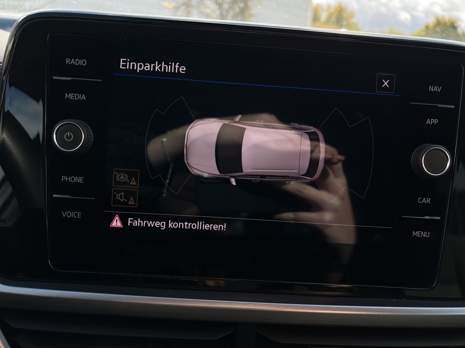 Fahrzeugabbildung Volkswagen T-Roc TSI Life LED Navi AID APP SH LM