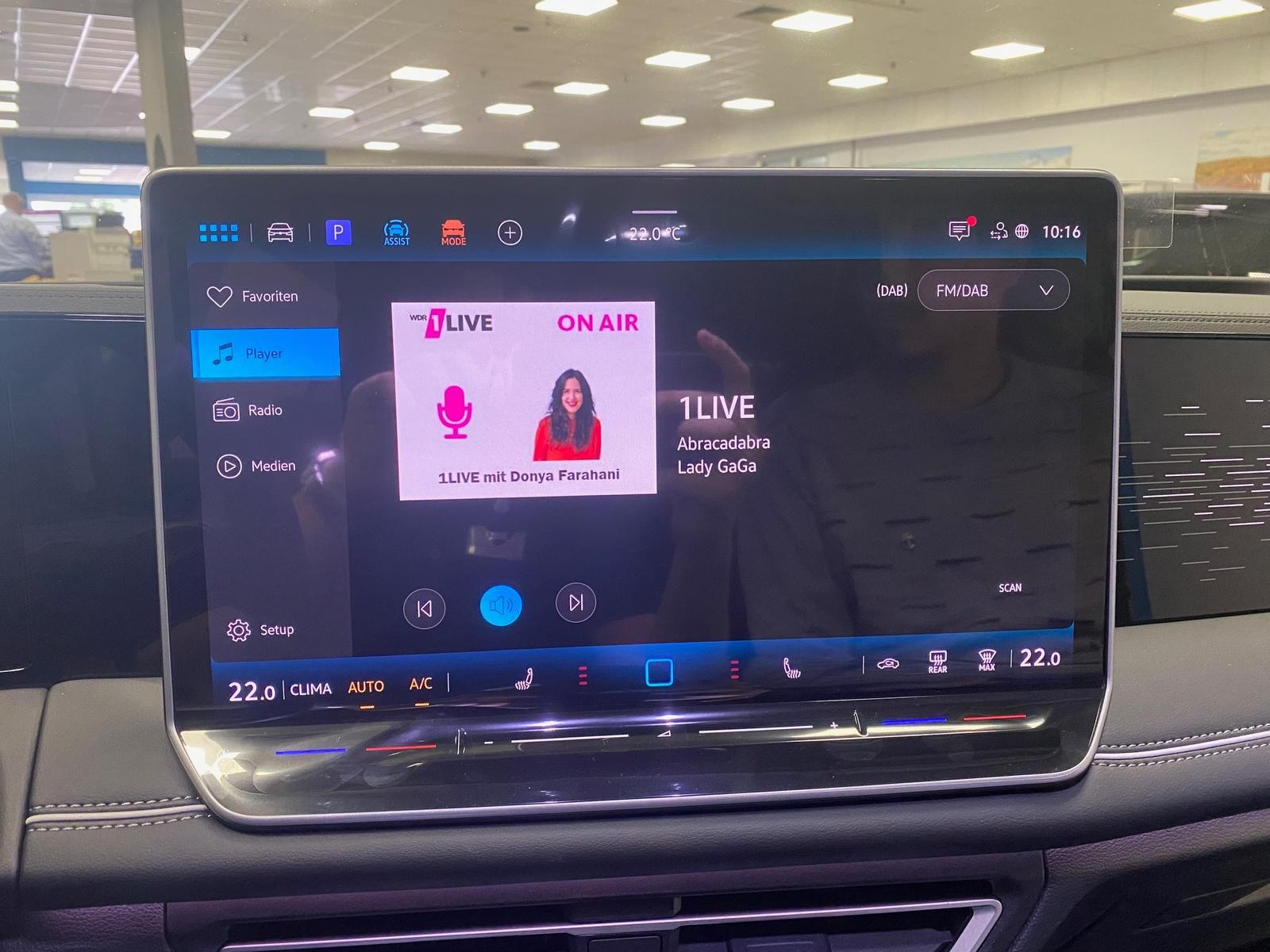 Fahrzeugabbildung Volkswagen Tiguan 1.5 eTSI+Elegance+AHK+NAVI+360 KAMERA+HUD