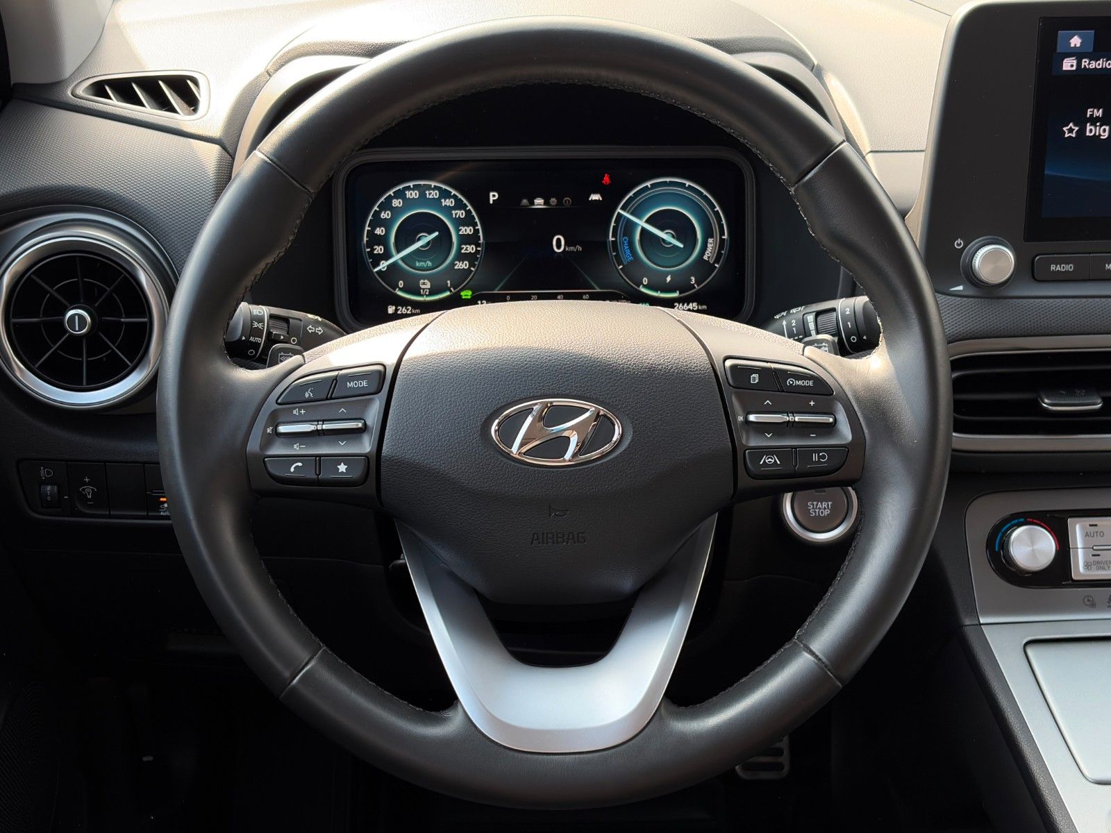 Fahrzeugabbildung Hyundai KONA E Basis 2WD LKAS CAM CarPlay DAB+ 17" 305km