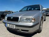 Skoda OCTAVIA KOMBI 1,6 L AUTOMATIK-KLIMA-D3 KAT - gebrauchte Skoda Octavia aus dem Jahr 2000