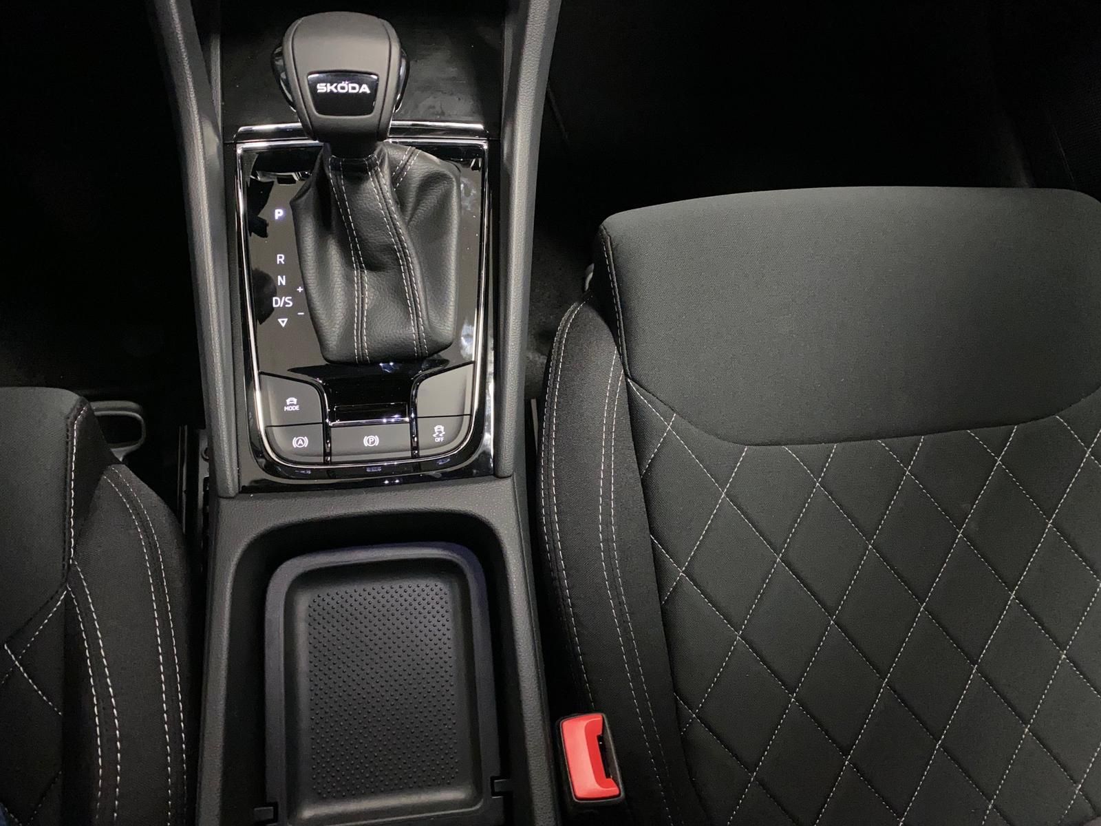 Fahrzeugabbildung SKODA Karoq 1.5 TSI SPORTLINE+MATRIX+ACC+AHK+APP+RFK++