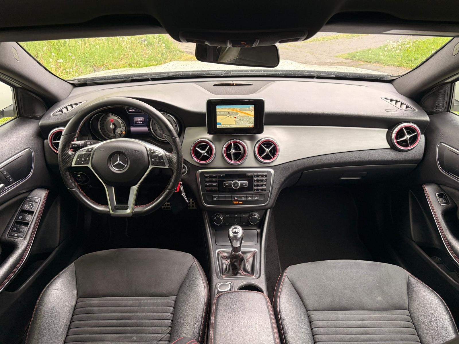 Mercedes-Benz GLA 200  AMG Line * Navi * Leder * Bi-Xenon *EU6