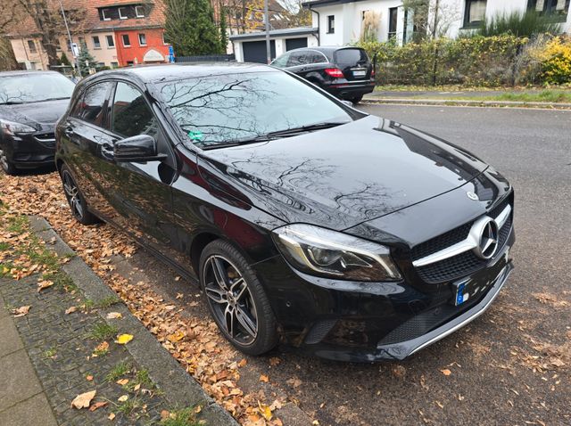 MERCEDES-BENZ A 250 Urban DCT TÜV 01/27 Harman Kardon