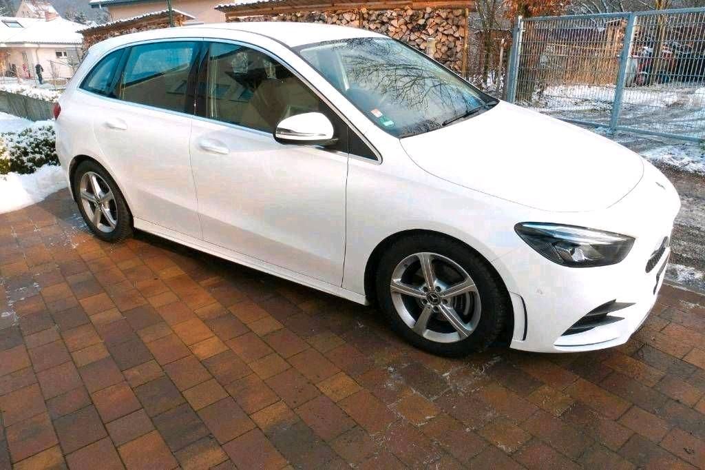 Image of Mercedes-Benz B 200