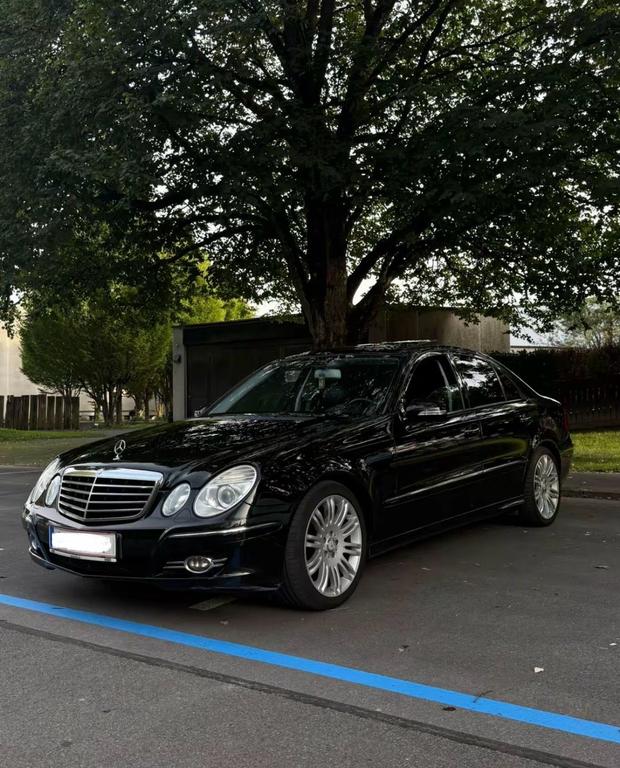 Mercedes-Benz E 320