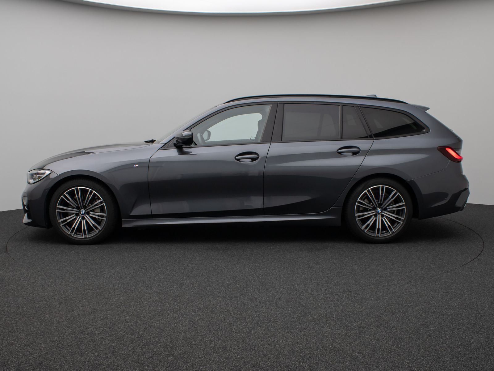 Fahrzeugabbildung BMW 330i M Sport Panorama Kamera DAB HiFi Komfort