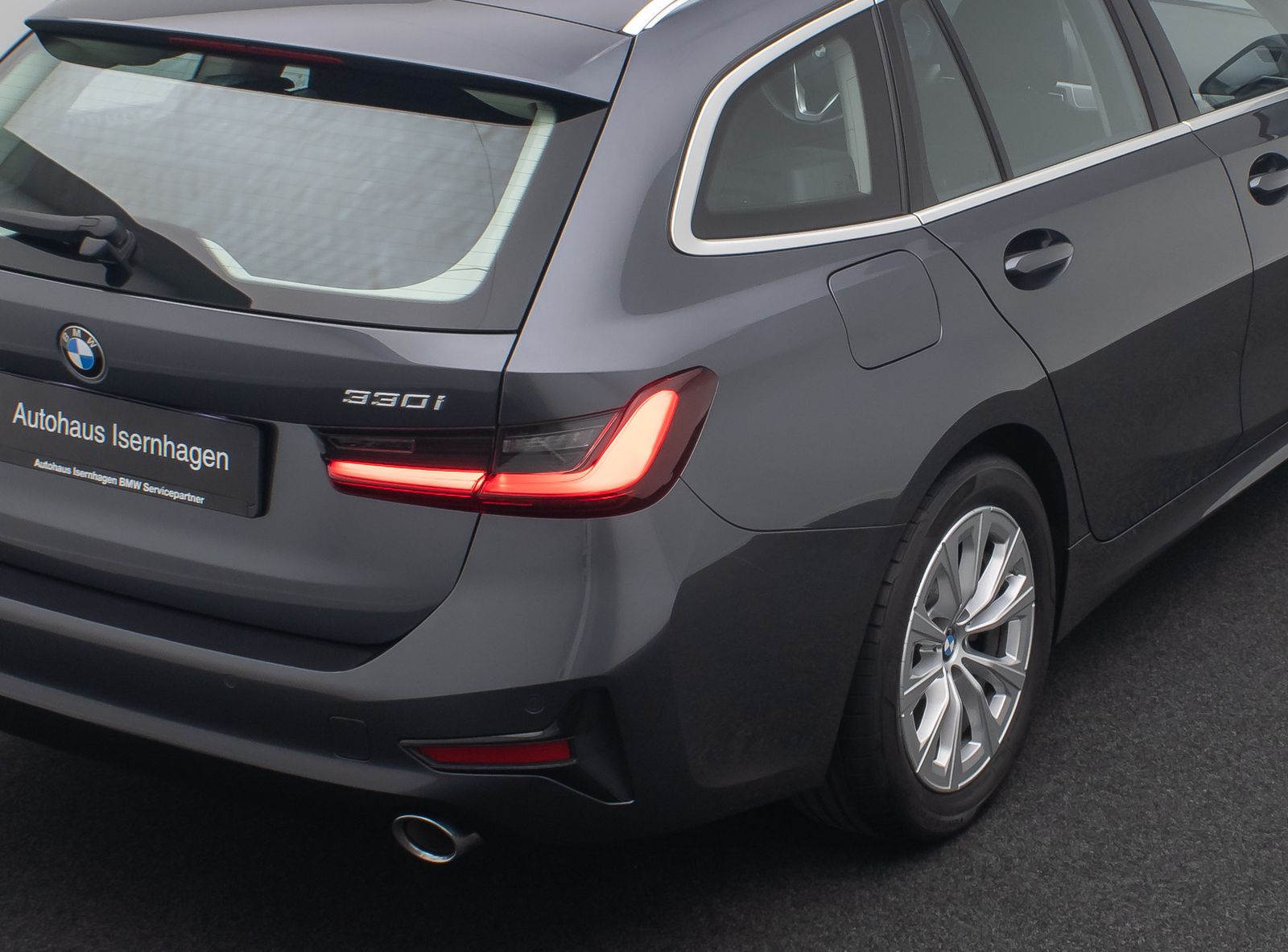 Fahrzeugabbildung BMW 330i xD Alarm AHK DAB Panorama Individual Sport