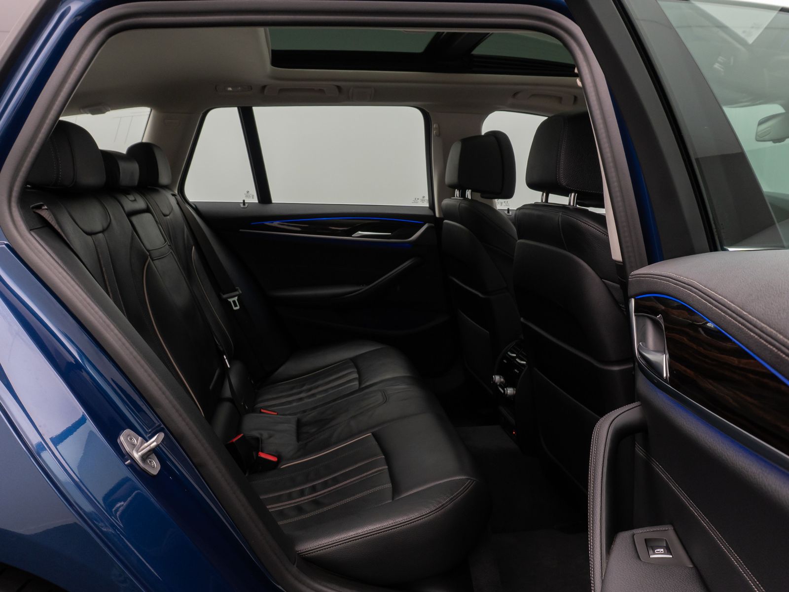 Fahrzeugabbildung BMW 520d Luxury Line HUD DAB Kamera HiFi Panorama