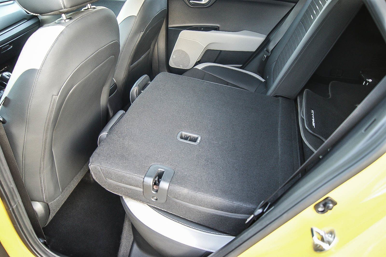 Fahrzeugabbildung Kia Stonic 1.0 T-GDI Mild-Hybrid Spirit FLORIDAGELB