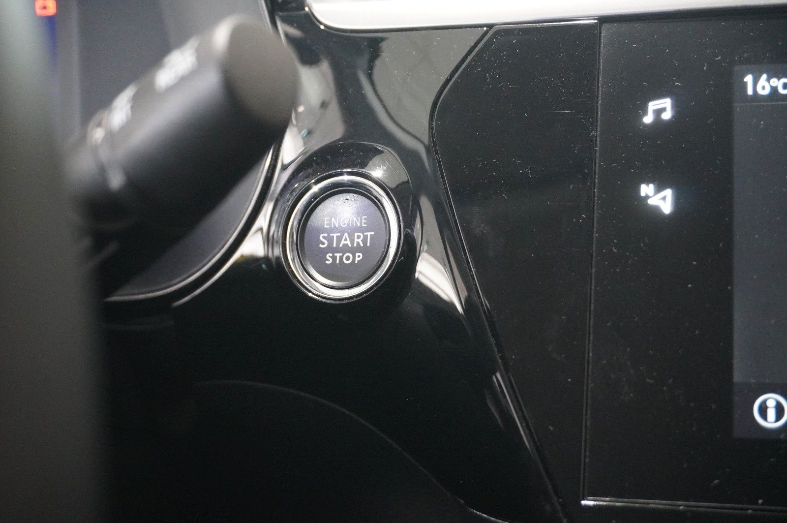 Fahrzeugabbildung Opel Corsa F 1.2T ELEGANCE NAVI/LED/KAMERA/VIRT/SPORT