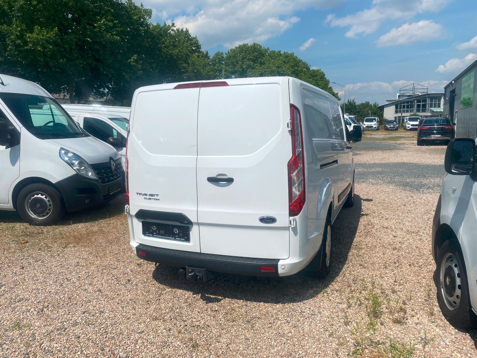 Fahrzeugabbildung Ford Transit Custom Kasten 300 L2 Trend,AHK,Regale