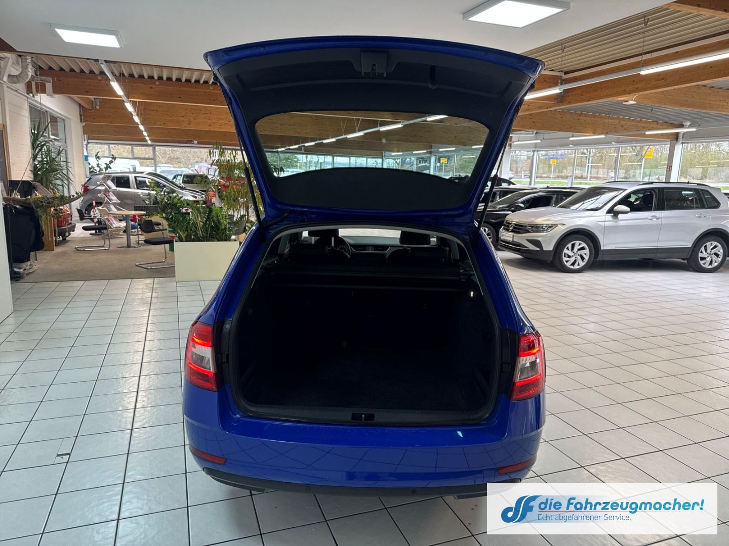 Fahrzeugabbildung SKODA Octavia Combi Style 1.6 TDI DPF Navi Sperrdiff.