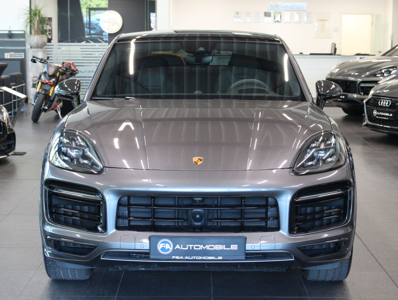 Fahrzeugabbildung Porsche Cayenne GTS Sport Chrono+Sport Design+HUD+ACC