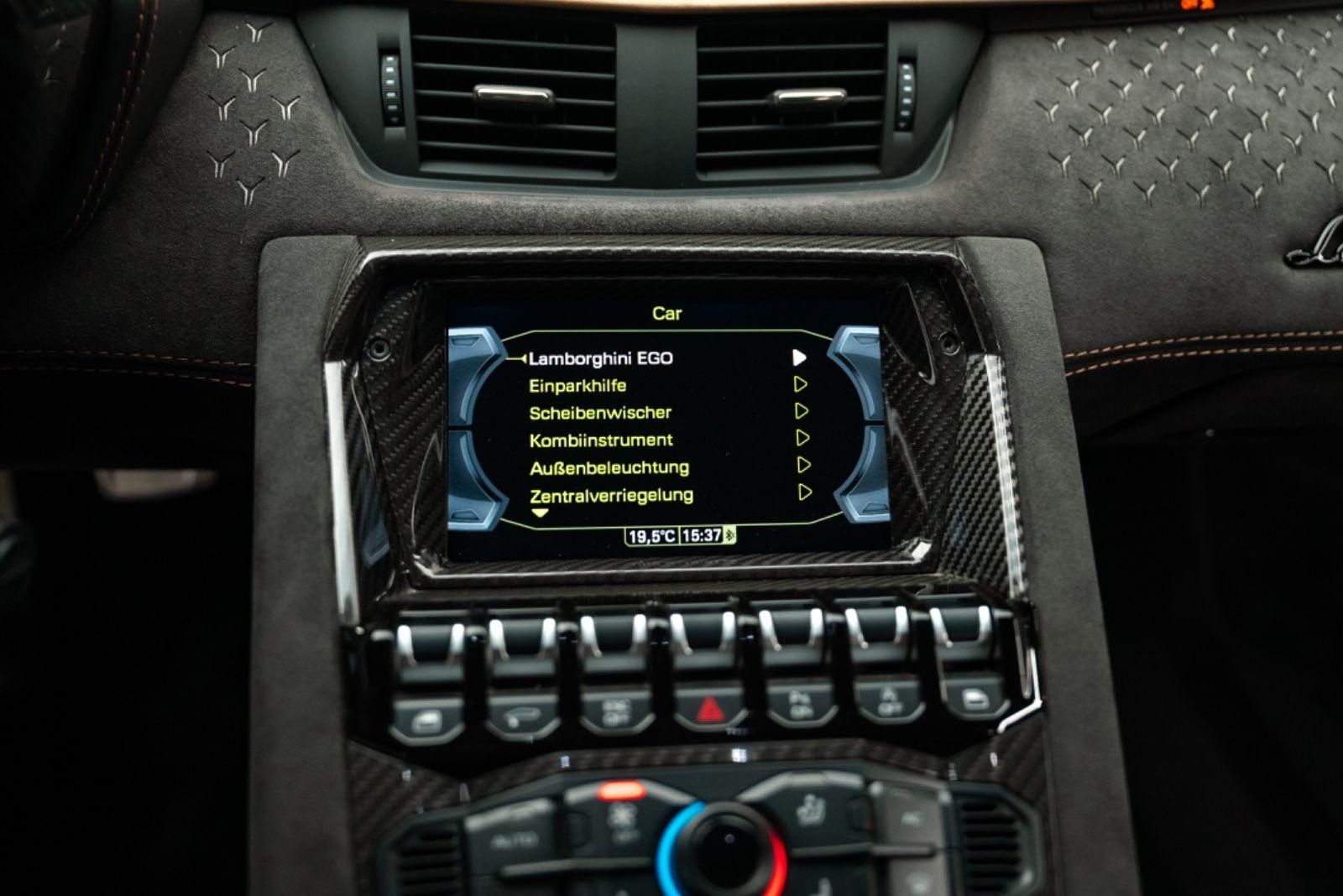 Fahrzeugabbildung Lamborghini Aventador Ultimae/KAMERA/CARBON/GARANTIE 05/27