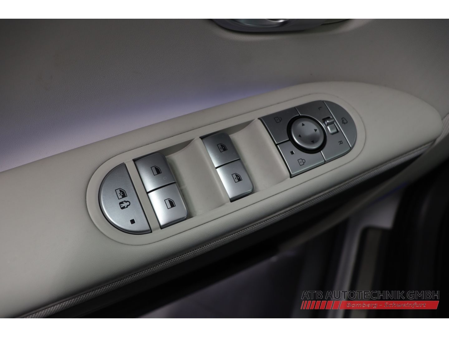 Fahrzeugabbildung Hyundai IONIQ 5 77,4 kWh UNIQ 4WD 98,9% SOH HUD Navi Sou