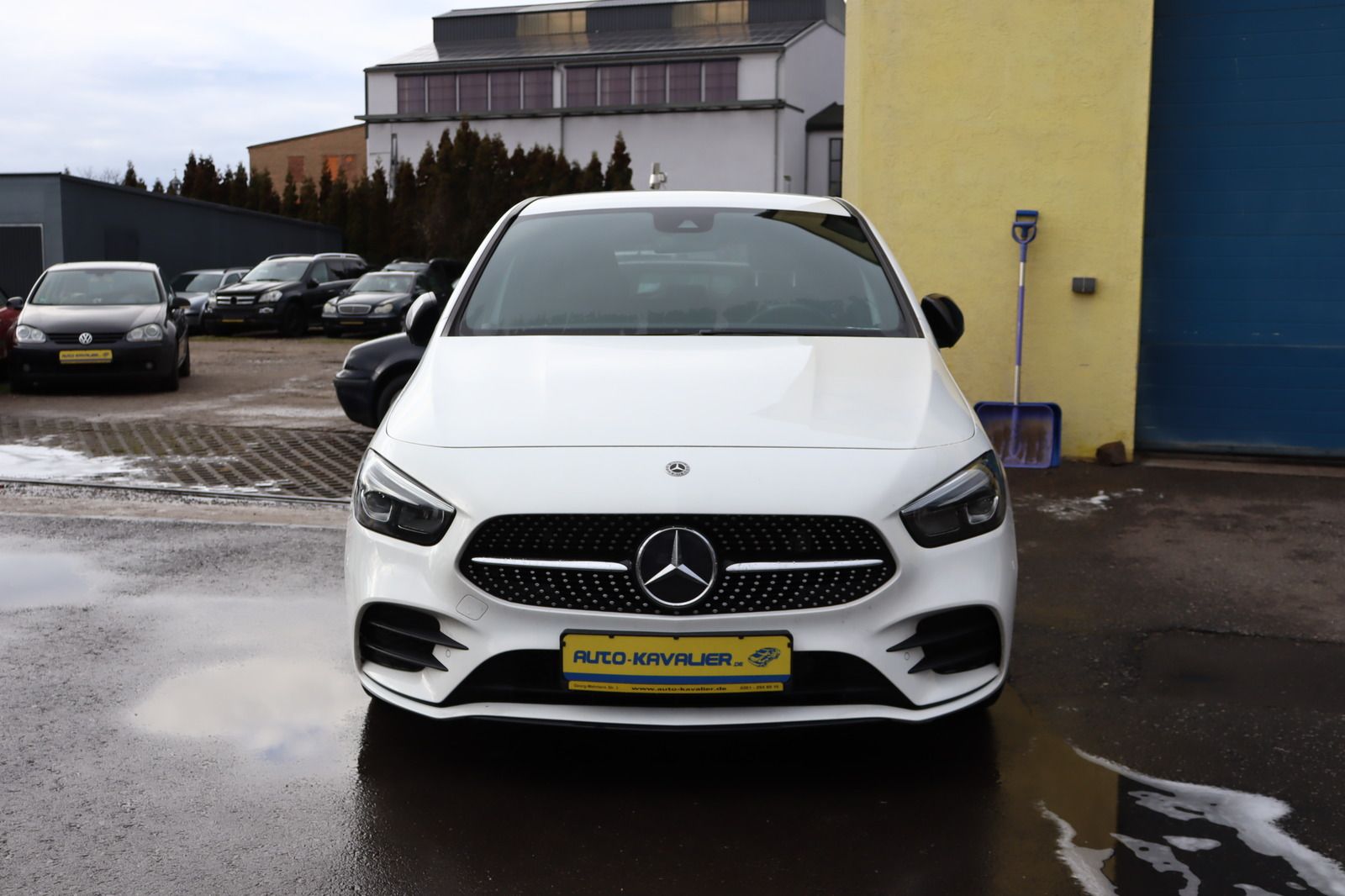 Fahrzeugabbildung Mercedes-Benz B 200 AMG Line * Navigation * Alcantara