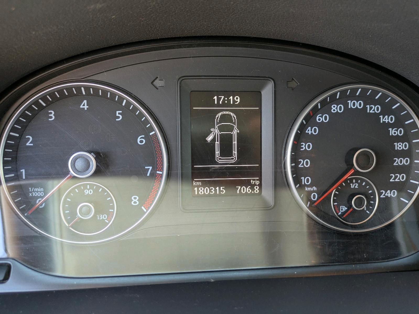 Volkswagen Touran 2011 — photo 9