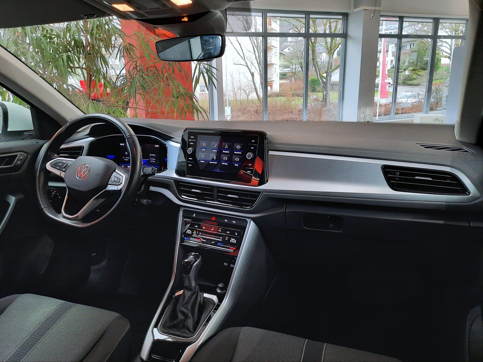 Fahrzeugabbildung Volkswagen T-Roc Life TSI DSG *Cam*LED*Sitzhzg*PDC*ACC*APP*