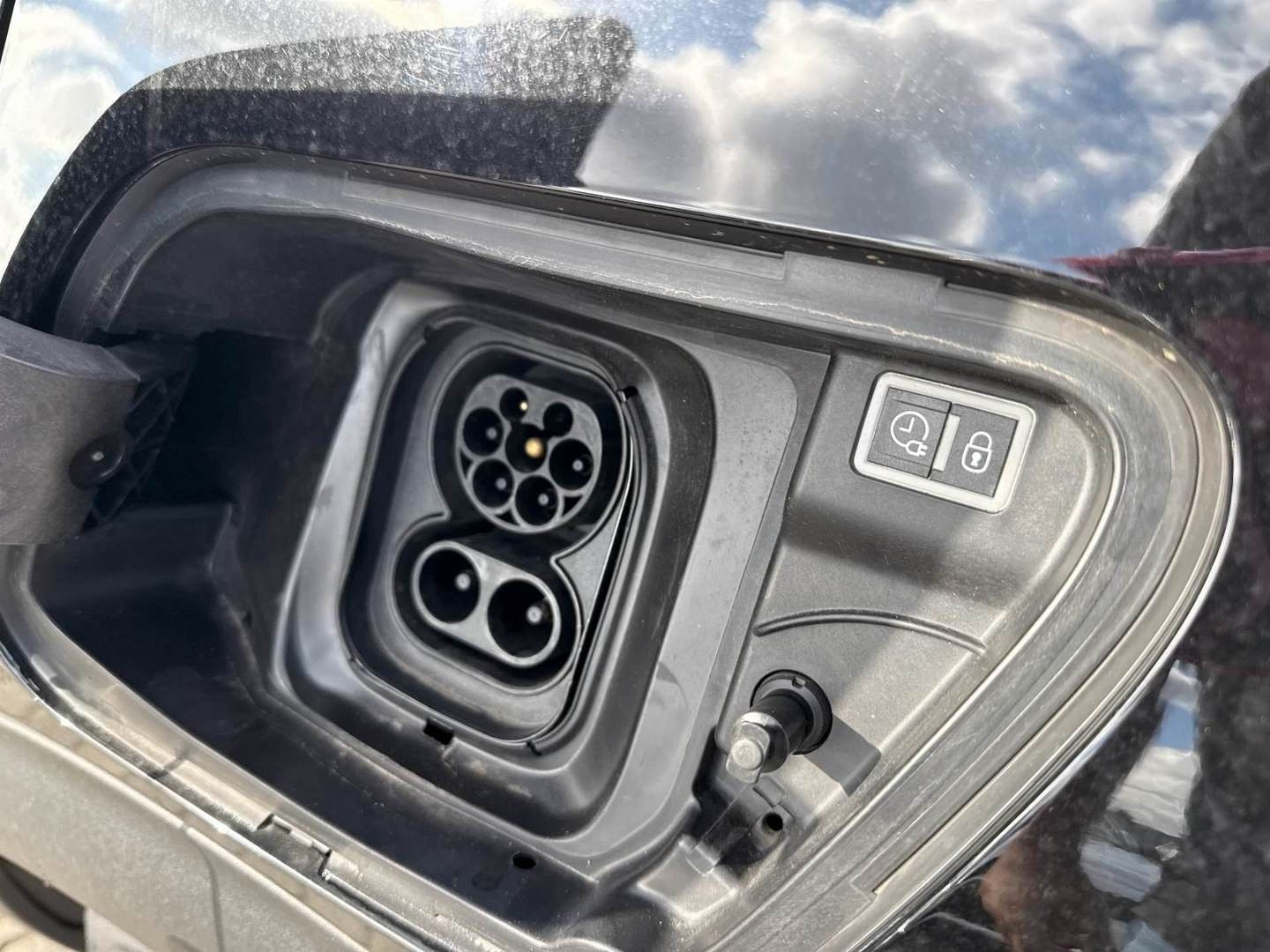 Fahrzeugabbildung Peugeot 2008 e- Allure Pack NAVI KAMERA 8-FACH SITZH. 1H