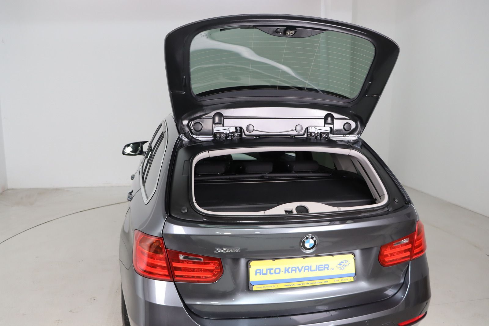 Fahrzeugabbildung BMW 330 d Touring  xDrive Sport Line