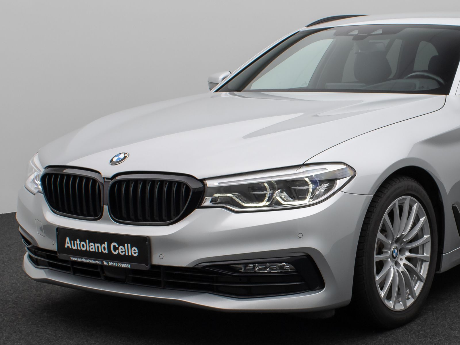 Fahrzeugabbildung BMW 520d  Sport Line HUD HiFi PDC Alarm DisplayKey