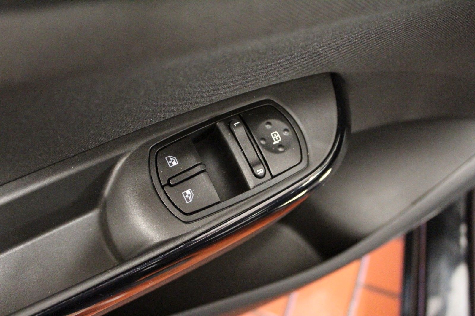 Fahrzeugabbildung Opel Corsa E 1.4 Active Winterpaket*AHK