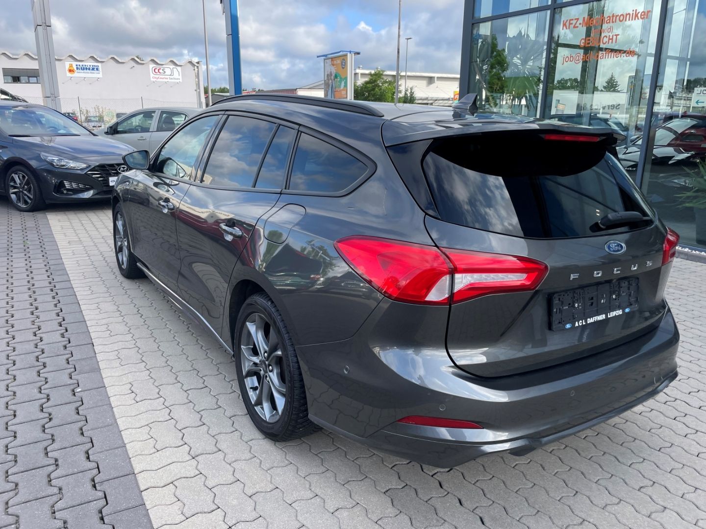 Fahrzeugabbildung Ford Focus ST-Line Kamera LED Abstandstemp Navi