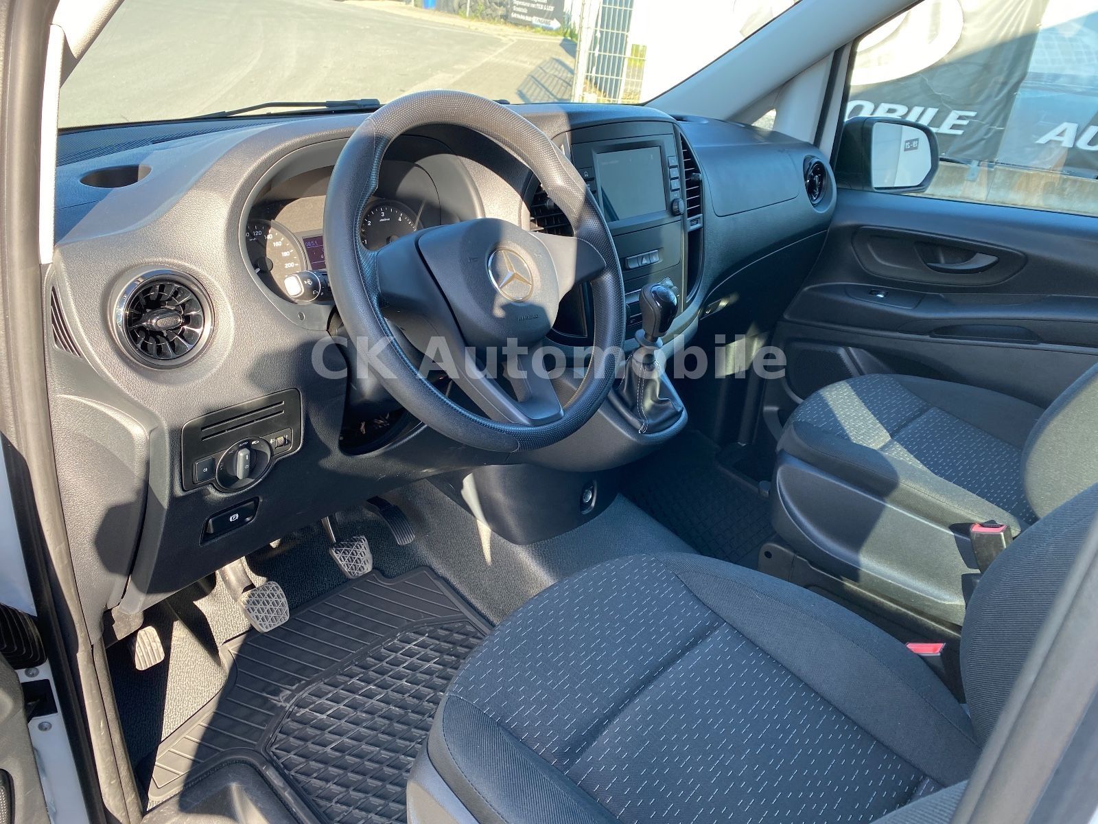 Fahrzeugabbildung Mercedes-Benz Vito Mixto 110CDI Kompakt/5 Sitze/Navi/Klima/AHK