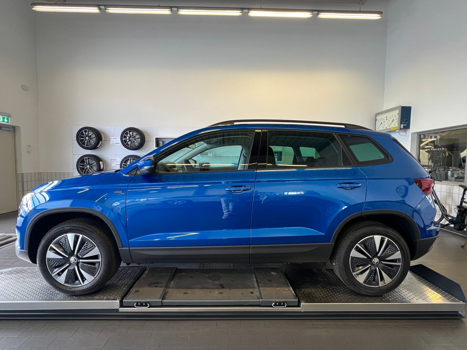 Fahrzeugabbildung SKODA Karoq DRIVE 1.5 TSI DSG *AHK, ACC, LED, Virtual