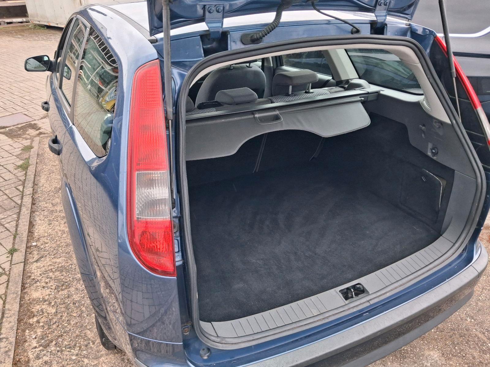 Ford Focus 2007 — photo 10
