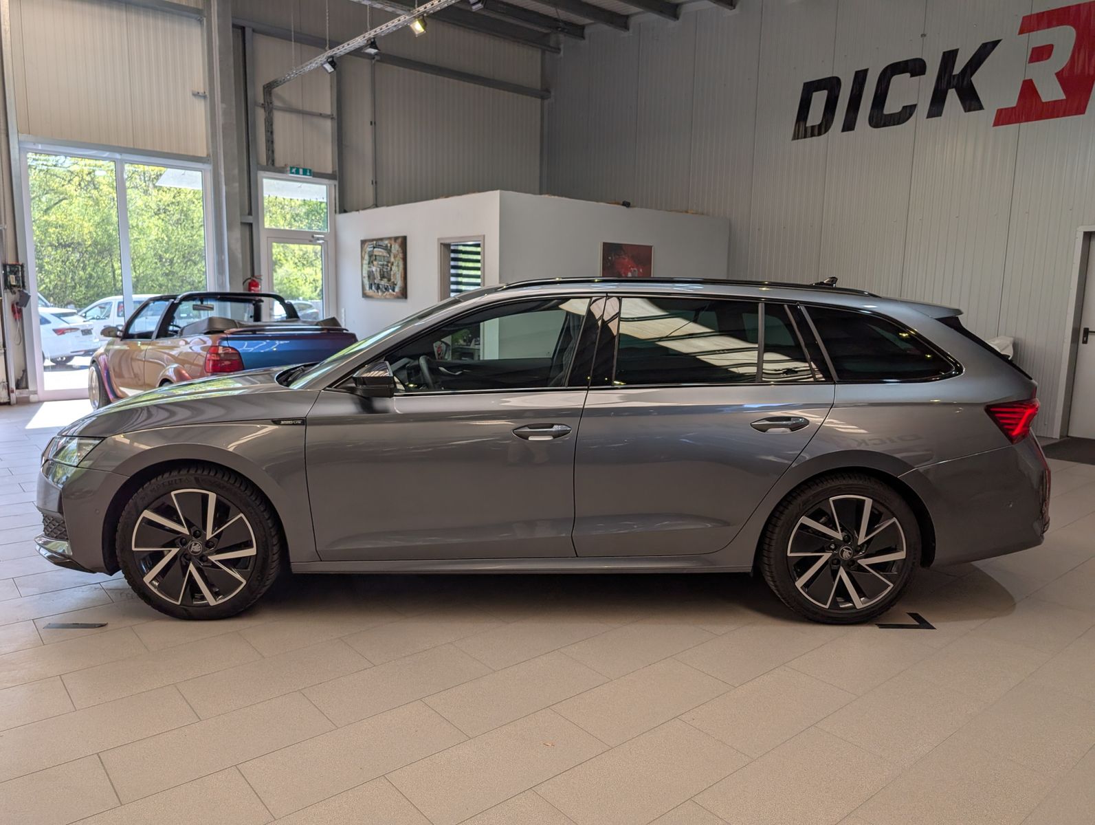 Fahrzeugabbildung SKODA Octavia 1.5 TSI Sportline Pano Matrix AHK 5J-Gar
