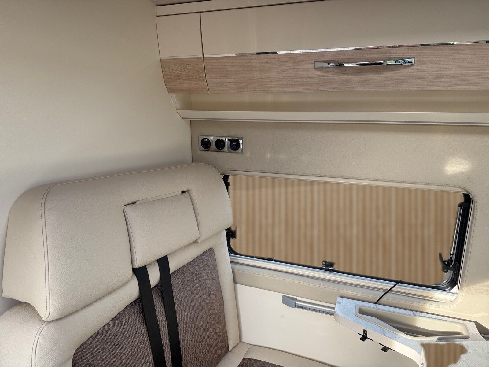 Fahrzeugabbildung Eura Mobil Van V 595 HB Alufelgen, RFK, Captain-Chair-Sitze