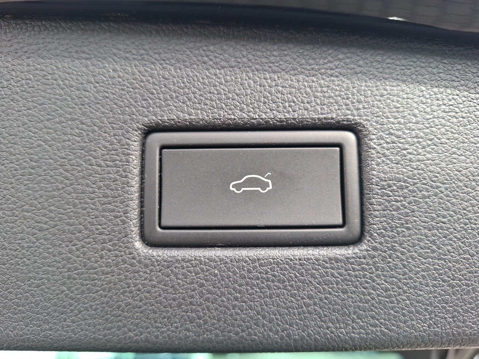 Fahrzeugabbildung Volkswagen Tiguan TSI Elegance DSG Matrix Navi AID HUD ACC