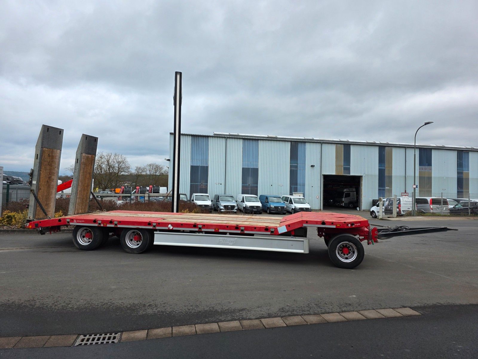 Fahrzeugabbildung Fliegl DTS 300 Rampen BPW auf 3.000mm verbreiterbar