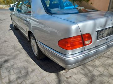 Mercedes E 240 - 12