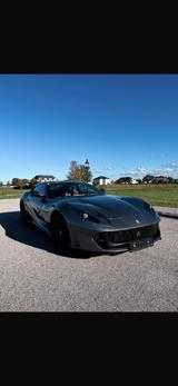 Ferrari 812 6.5 V12 Superfast DCT F1 - - graue Ferrari 812