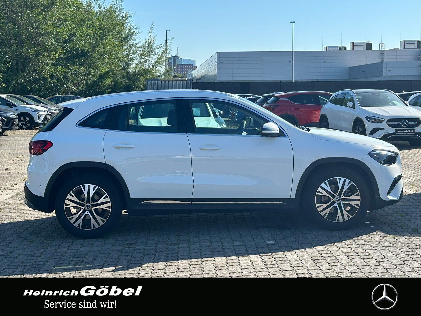 Fahrzeugabbildung Mercedes-Benz GLA 180 PROGRESSIVE*AHK*CARPLAY*LED*EASY-PACK*WI