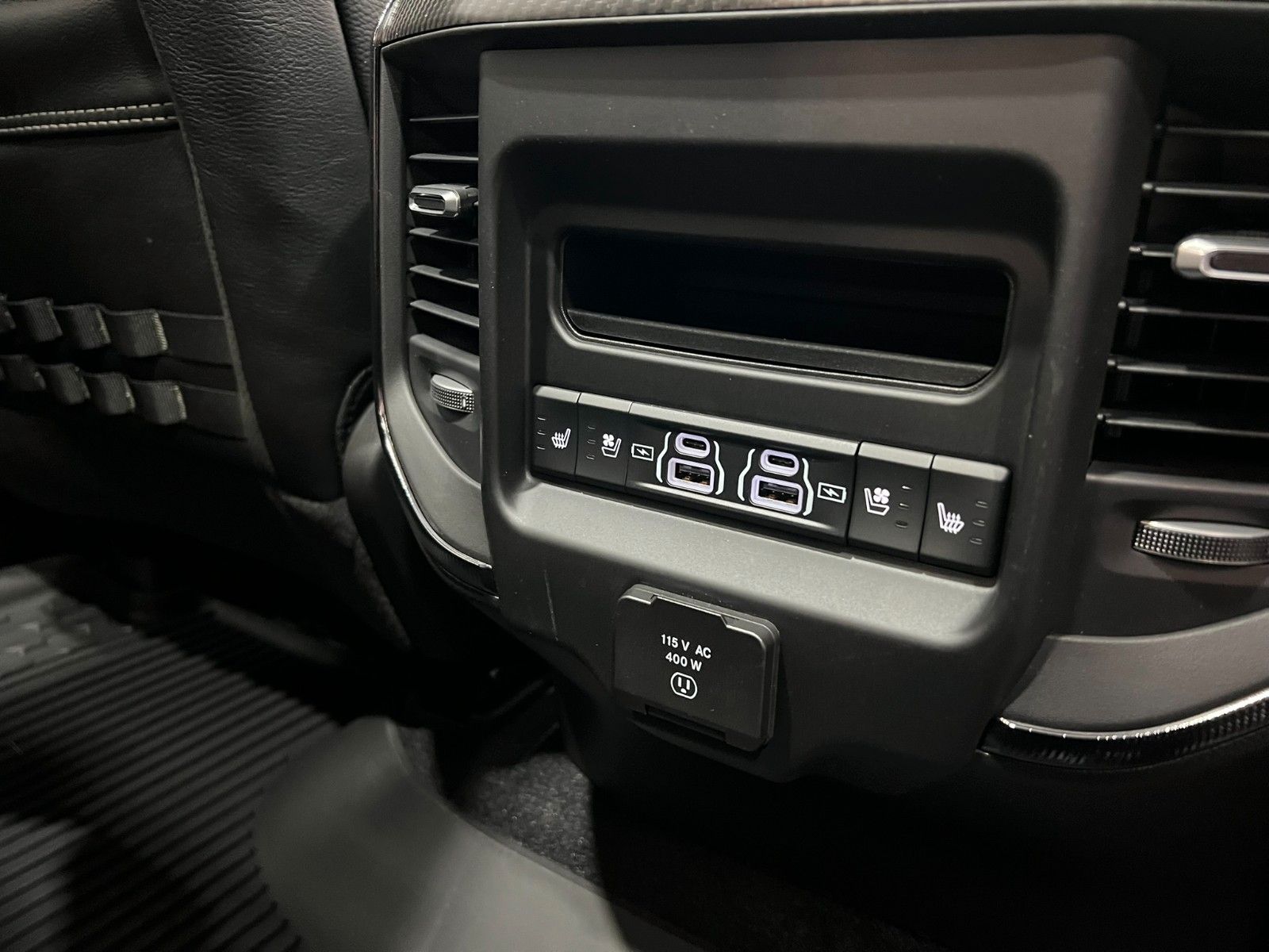 Fahrzeugabbildung Dodge RAM 1500 RHO H/O BLUE Edition