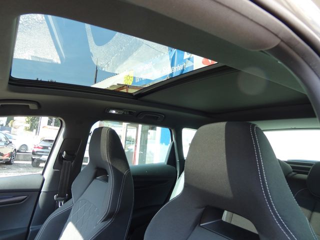Fahrzeugabbildung Skoda Karoq Sportline/2.Hd/LED/Pano/Virtual/Navi/SitzH