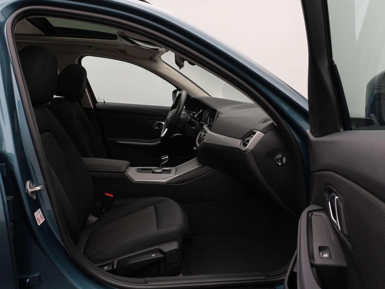Fahrzeugabbildung BMW 320d Panorama DAB PDC Sitzhzg Geschwindigkeitsre