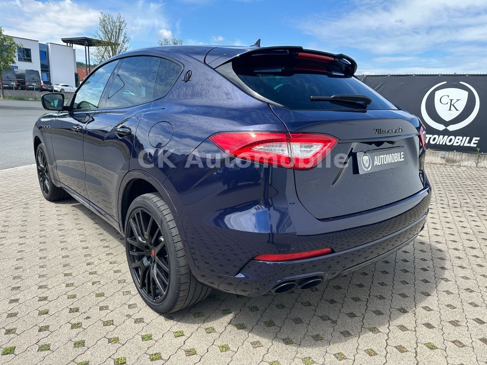 Fahrzeugabbildung Maserati Levante GranLusso S Q4/Navi/Pano/LED/360°Kam.