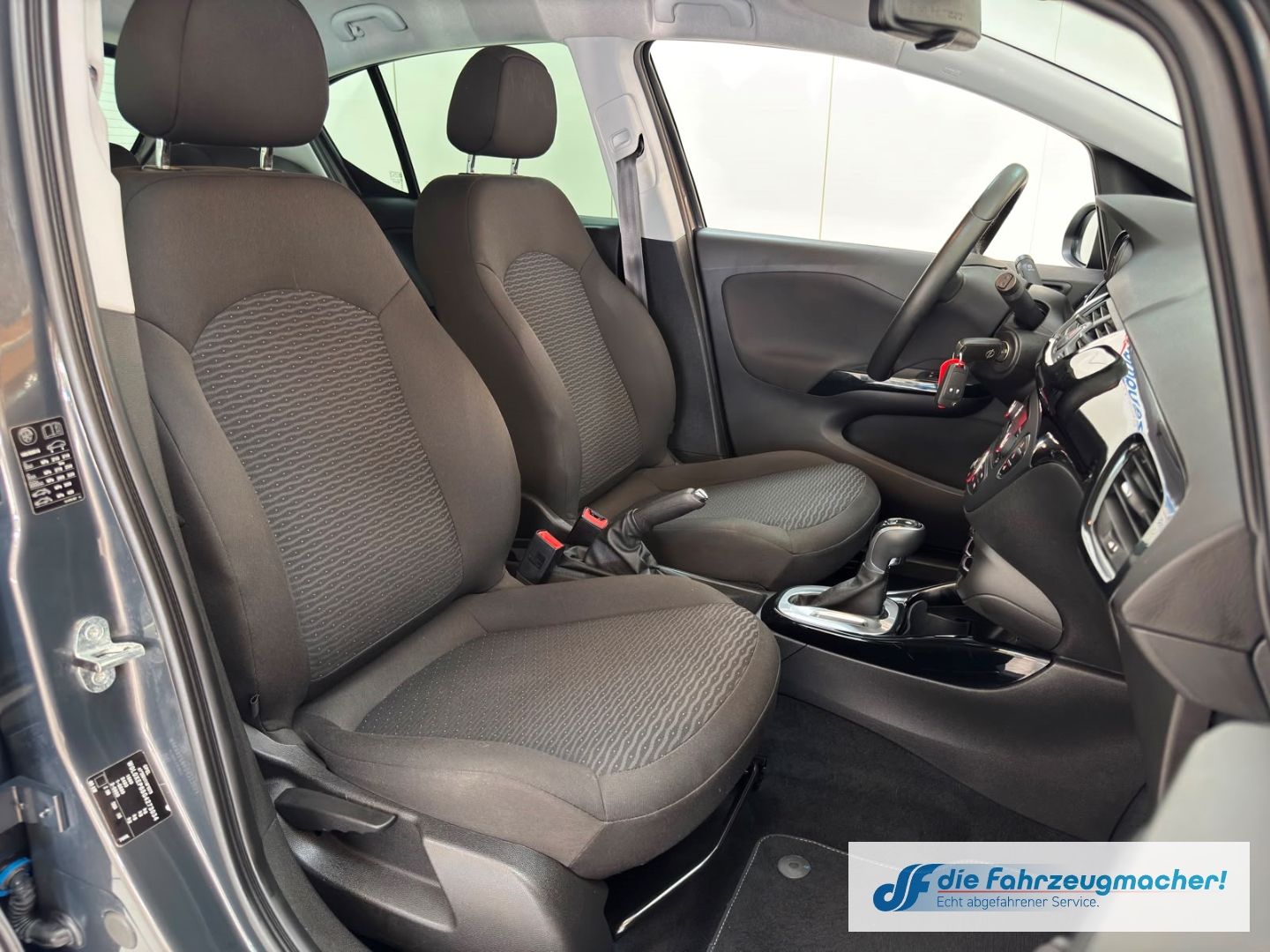 Fahrzeugabbildung Opel Corsa E drive Automati SHZ LenkradH Temp PDC Ber