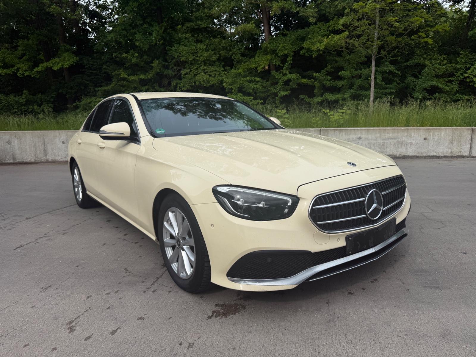 Mercedes-Benz E 220d-Limousine-Avantgarde-MBUX-Navi-Kamera-TOP